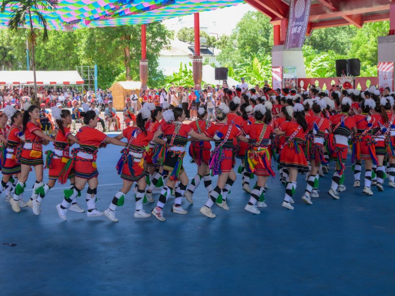 吉安鄉那荳蘭部落豐年祭千人歡慶 游淑貞偕族人感恩祭祖靈護佑圓滿